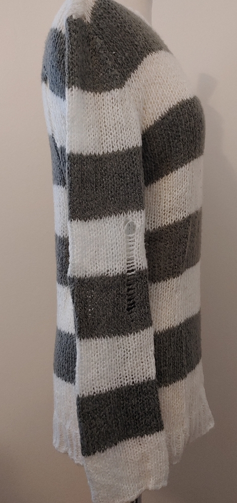 Distressed striped sweater - Picture 3 of 12